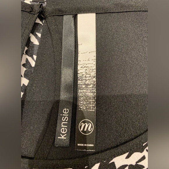 Kensie black and white top. Size Med. - Picture 7 of 7